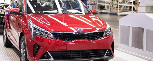 Kia запустила производство обновленного седана Rio в России